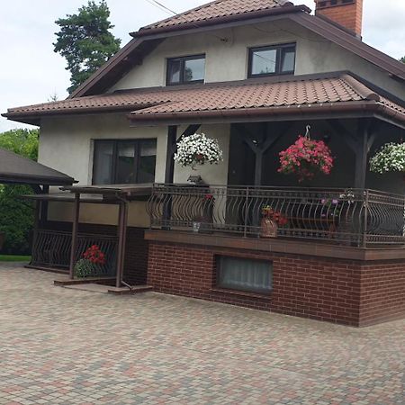 Pokoje Goscinne U Marka Tuszyn Buitenkant foto