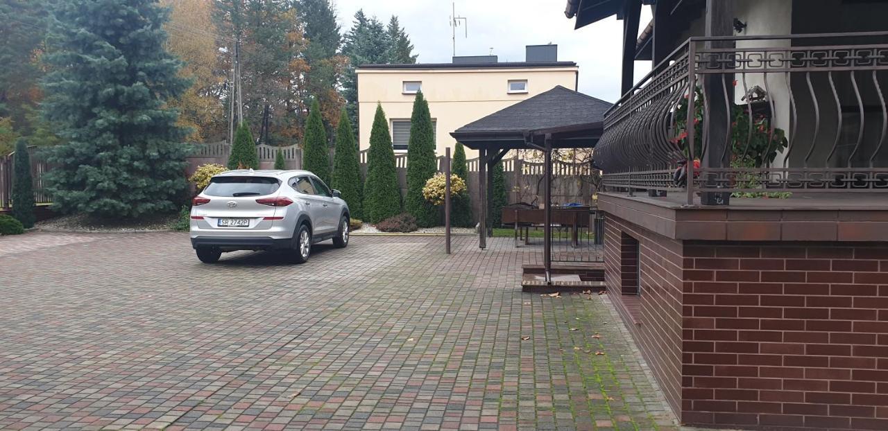Pokoje Goscinne U Marka Tuszyn Buitenkant foto
