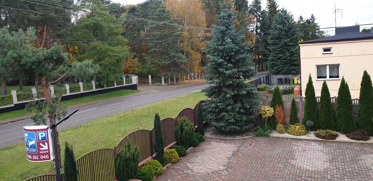 Pokoje Goscinne U Marka Tuszyn Buitenkant foto