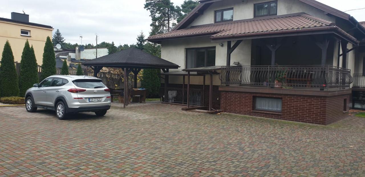 Pokoje Goscinne U Marka Tuszyn Buitenkant foto