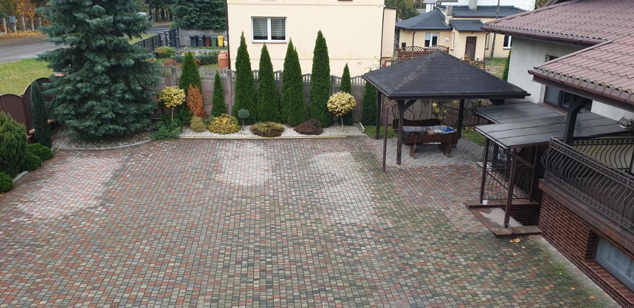 Pokoje Goscinne U Marka Tuszyn Buitenkant foto