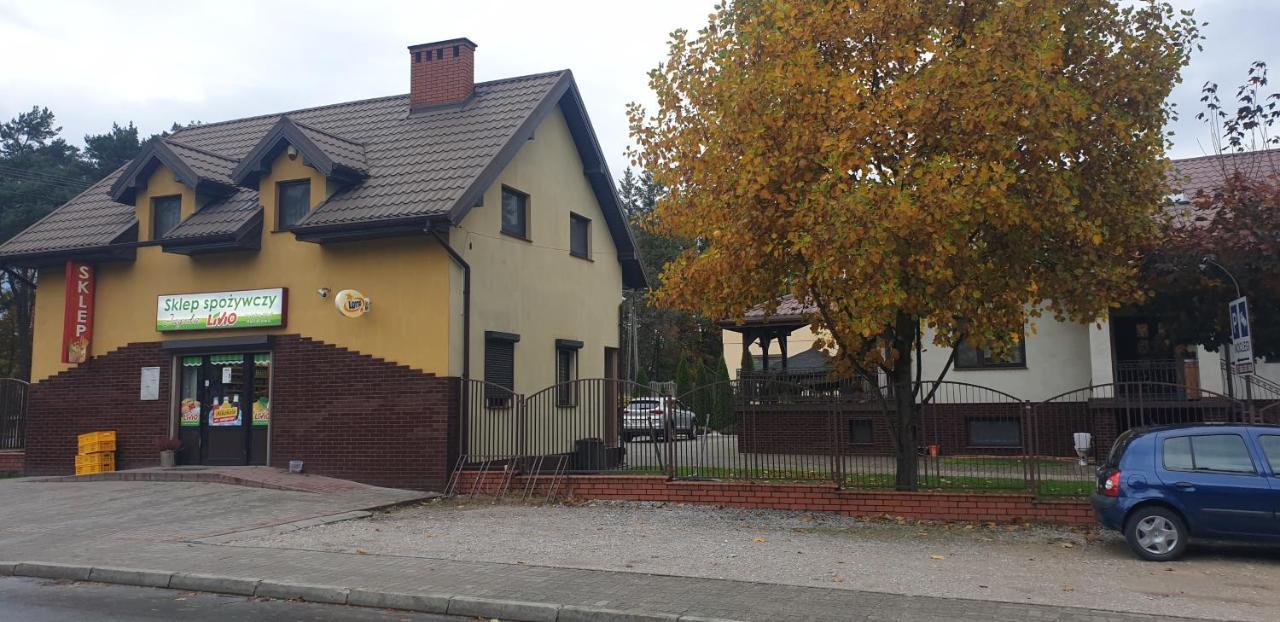 Pokoje Goscinne U Marka Tuszyn Buitenkant foto
