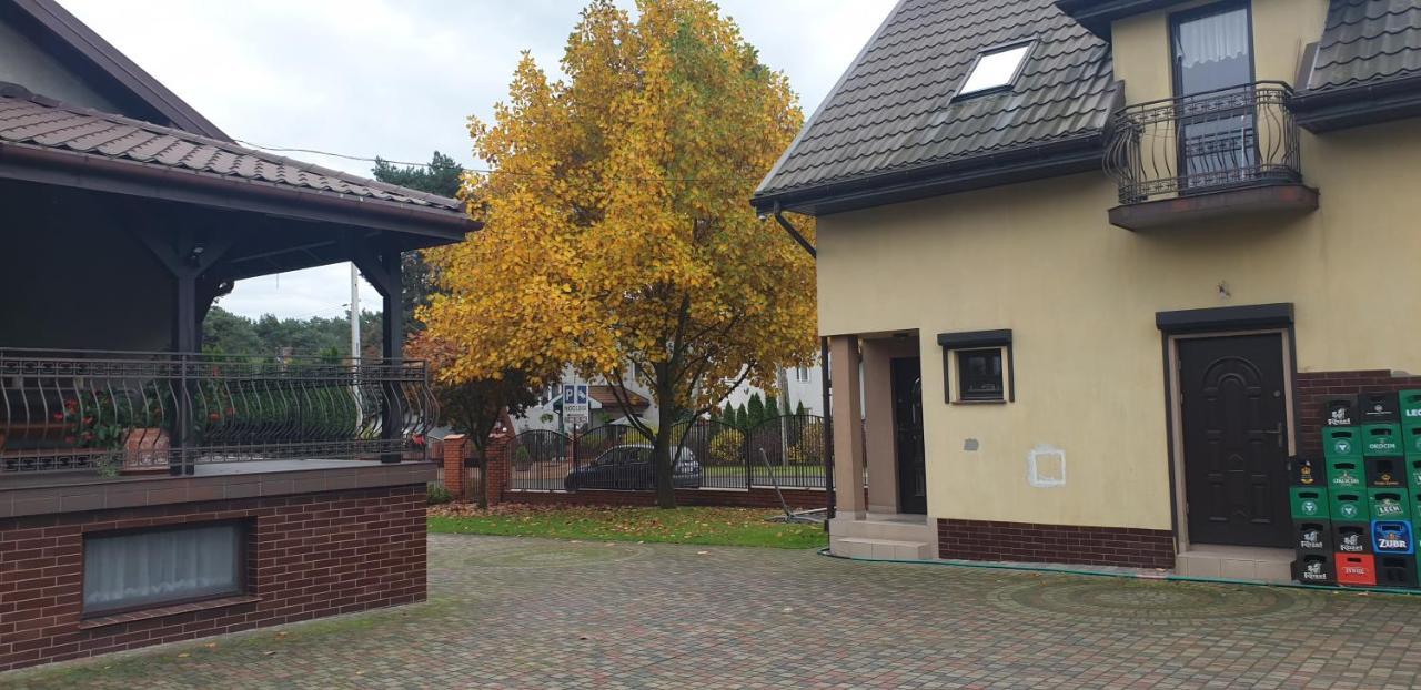 Pokoje Goscinne U Marka Tuszyn Buitenkant foto