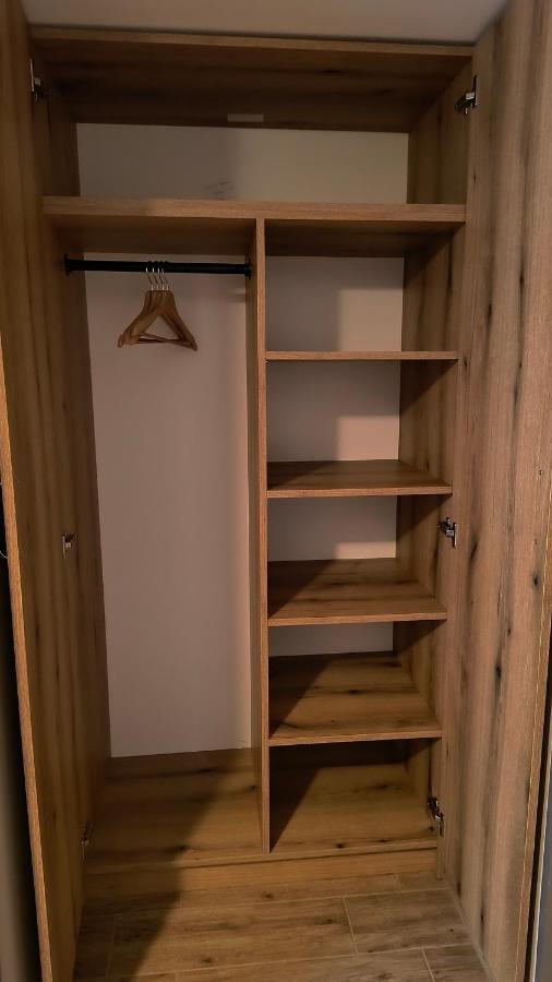 Pokoje Goscinne U Marka Tuszyn Buitenkant foto